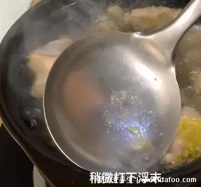 炖鸡汤放什么材料好吃，手把手教你放调料(附炖鸡汤的做法视频) 