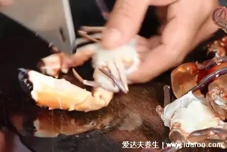 螃蟹怎么做好吃又简单方便，试试家常葱姜炒螃蟹(附视频及详细步骤)